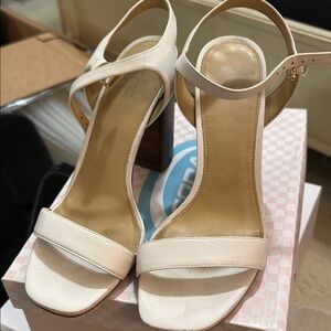 MICHAEL Michael Kors Cream Heels Elegant Open-Toe Sandals